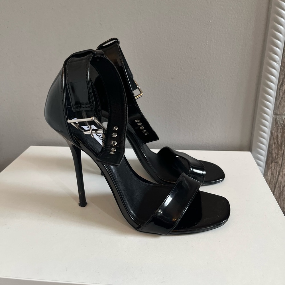 Steve Madden - Beginning Black Patent Stiletto Buckle Heels - 7M - Picture 4 of 6